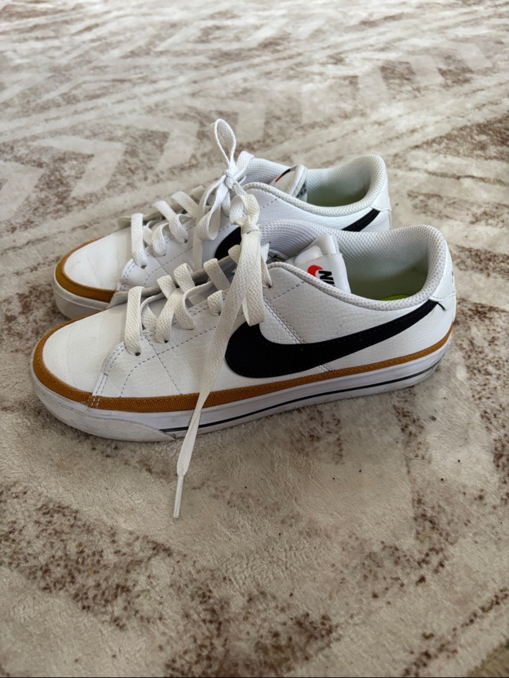 Nike Court Legends size 5